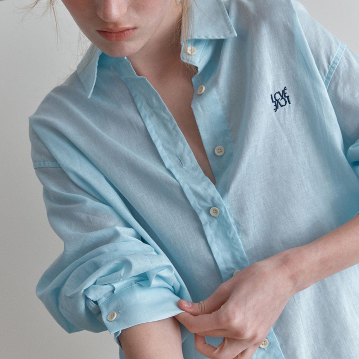 엘씨브이(LCVE) EMBROIDERY LINEN SHIRT_BLUE