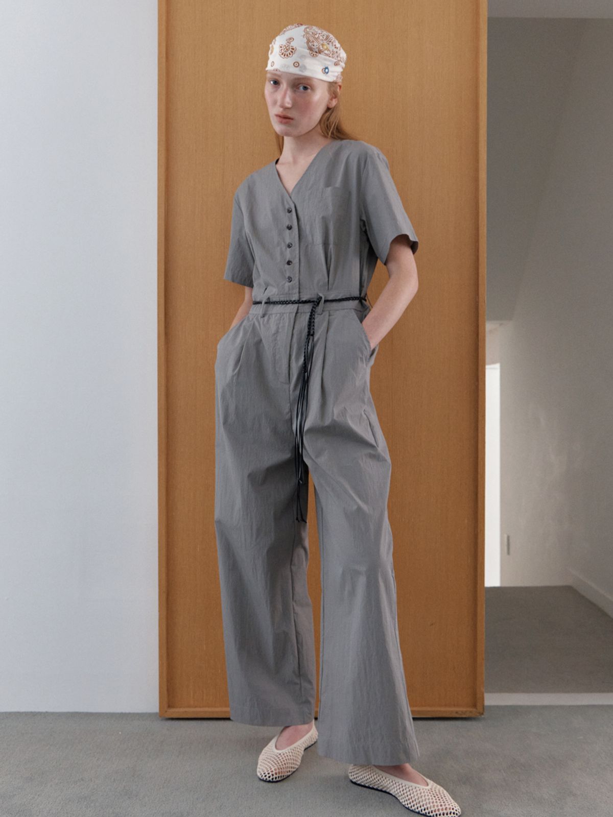엘씨브이(LCVE) V-NECK BUTTON JUMPSUIT_LIGHT GRAY