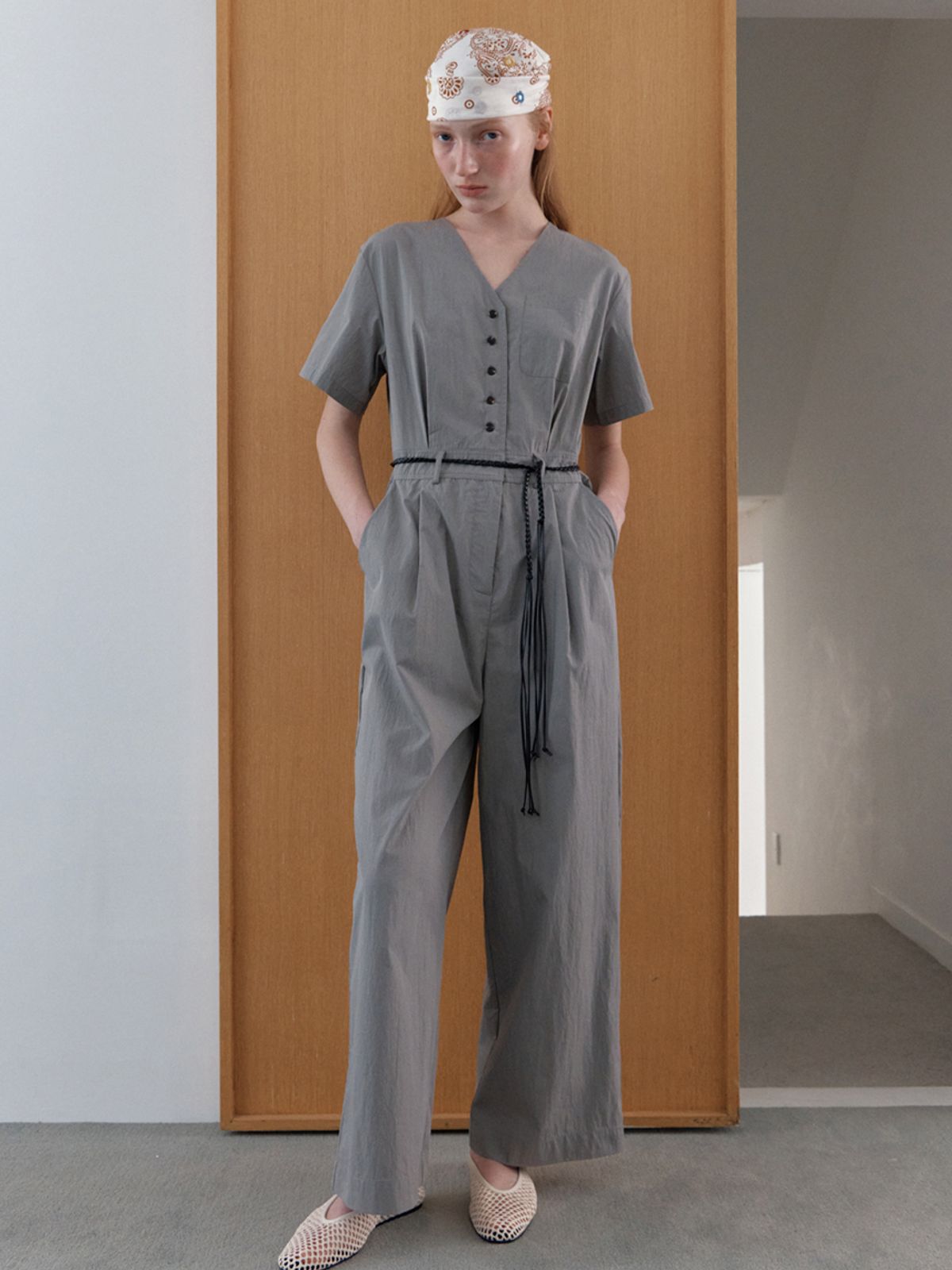 엘씨브이(LCVE) V-NECK BUTTON JUMPSUIT_LIGHT GRAY