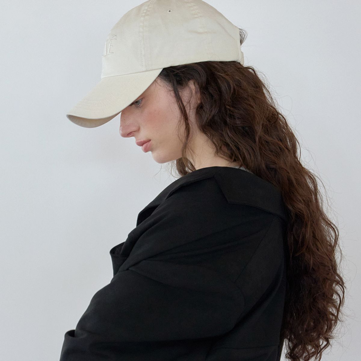 엘씨브이(LCVE) LCVE LOGO WASHED COTTON BALL CAP_IVORY