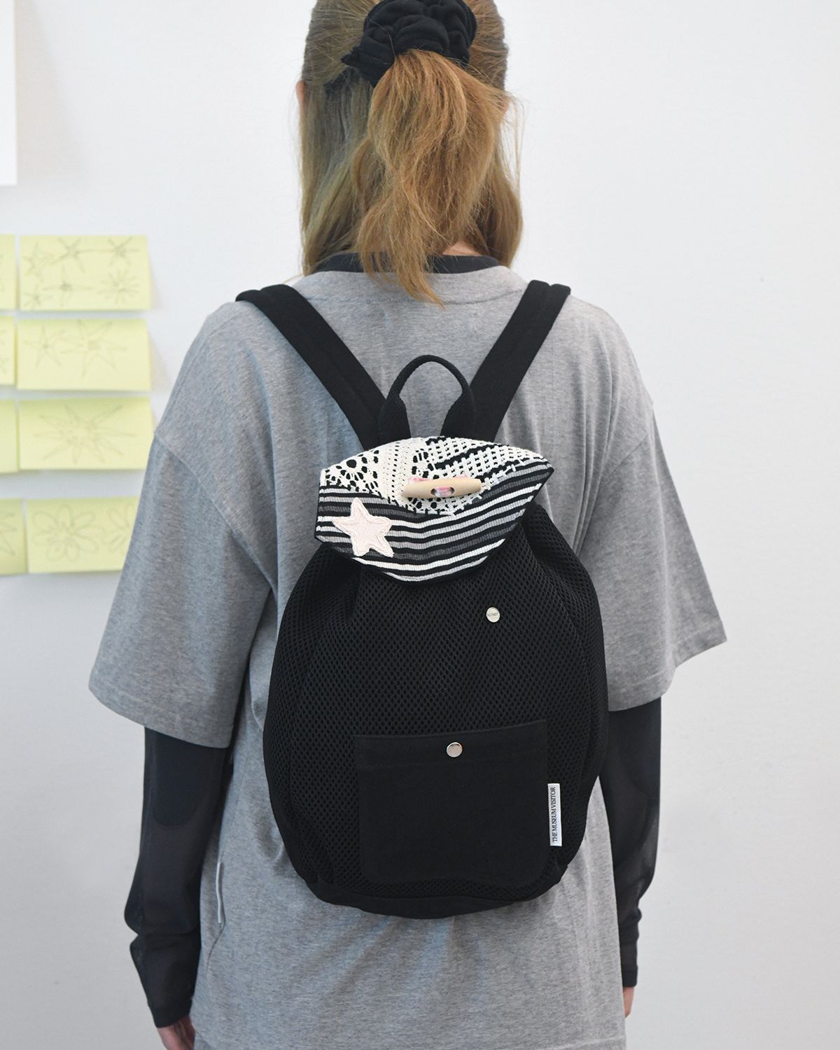 더뮤지엄비지터(THEMUSEUMVISITOR) PATCHWORK STRING MESH MINI BACKPACK (BLACK)