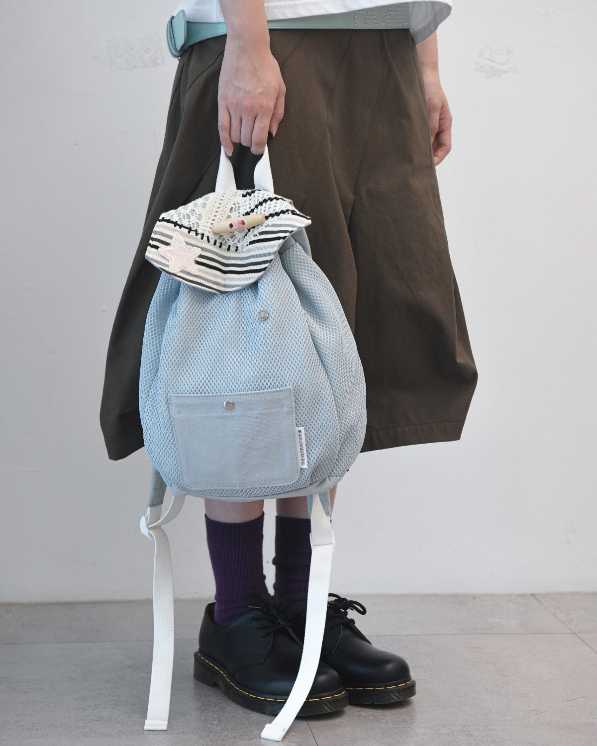 더뮤지엄비지터(THEMUSEUMVISITOR) PATCHWORK STRING MESH MINI BACKPACK (SKY BLUE)
