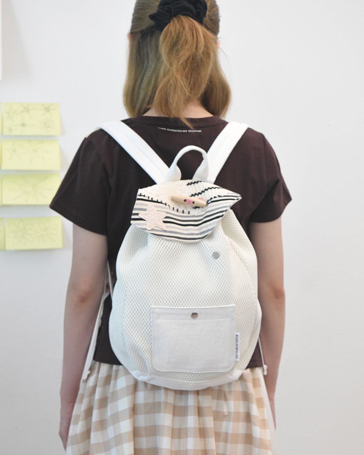 더뮤지엄비지터(THEMUSEUMVISITOR) PATCHWORK STRING MESH MINI BACKPACK (WHITE)