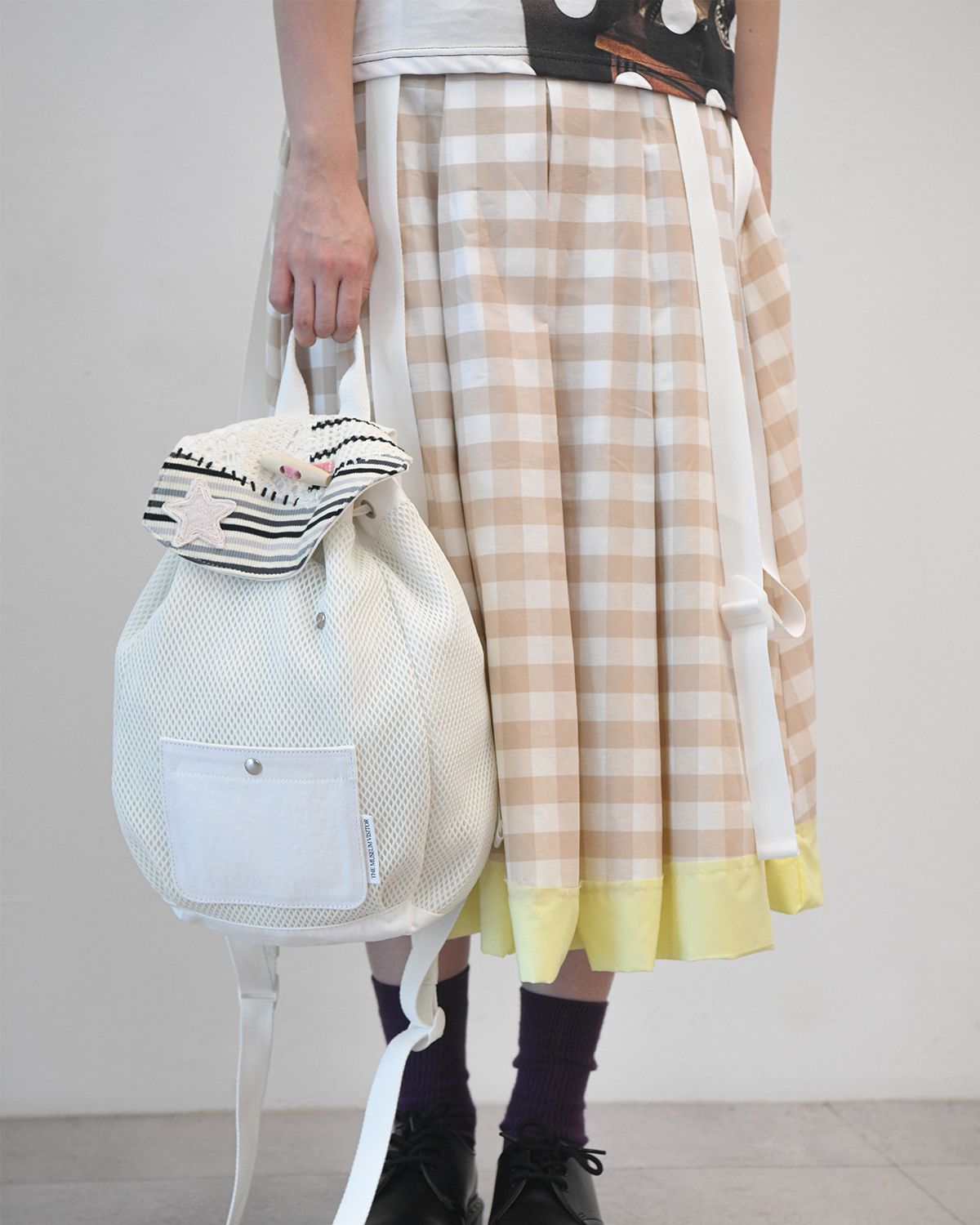 더뮤지엄비지터(THEMUSEUMVISITOR) PATCHWORK STRING MESH MINI BACKPACK (WHITE)