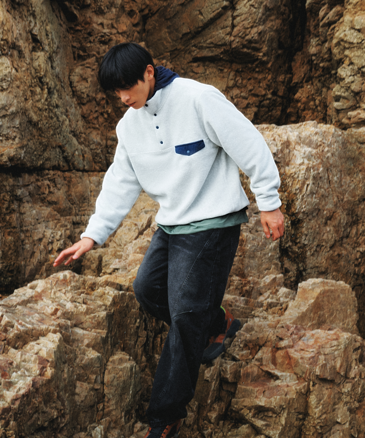 스파오(SPAO) 배색 플리스 반오픈 풀오버_SPFWG4TC03