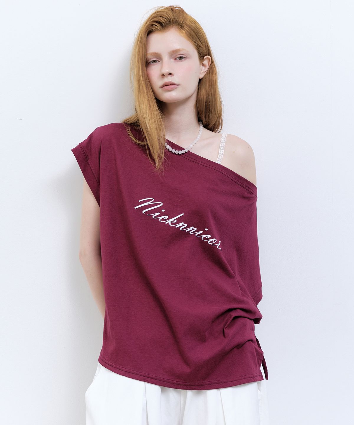 닉앤니콜(NICK&NICOLE) LETTERING OFF SHOULDER TOP_PLUM