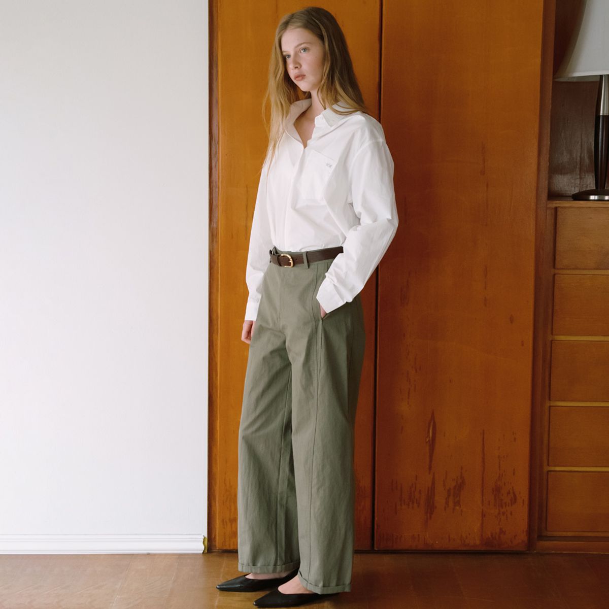 엘씨브이(LCVE) CURVED-SHAPE PANEL PANTS_BLACK