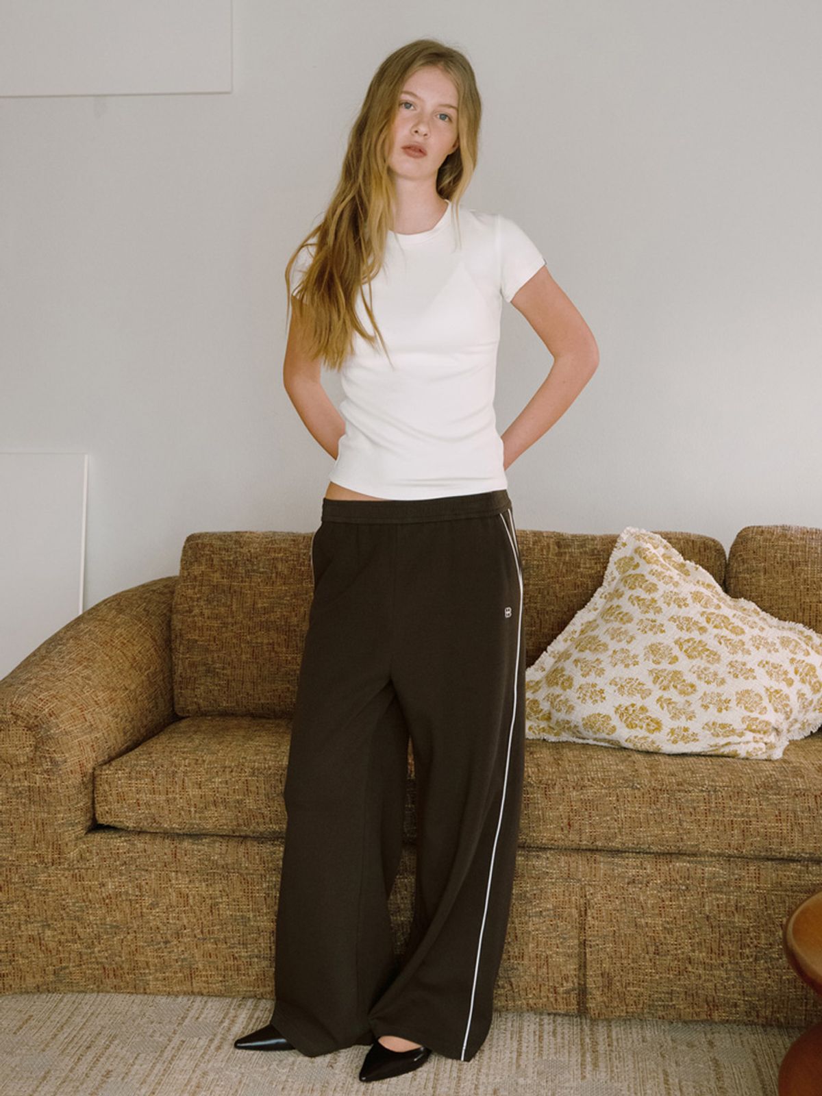 엘씨브이(LCVE) EMBROIDERY WIDE SWEAT PANTS_COCOA