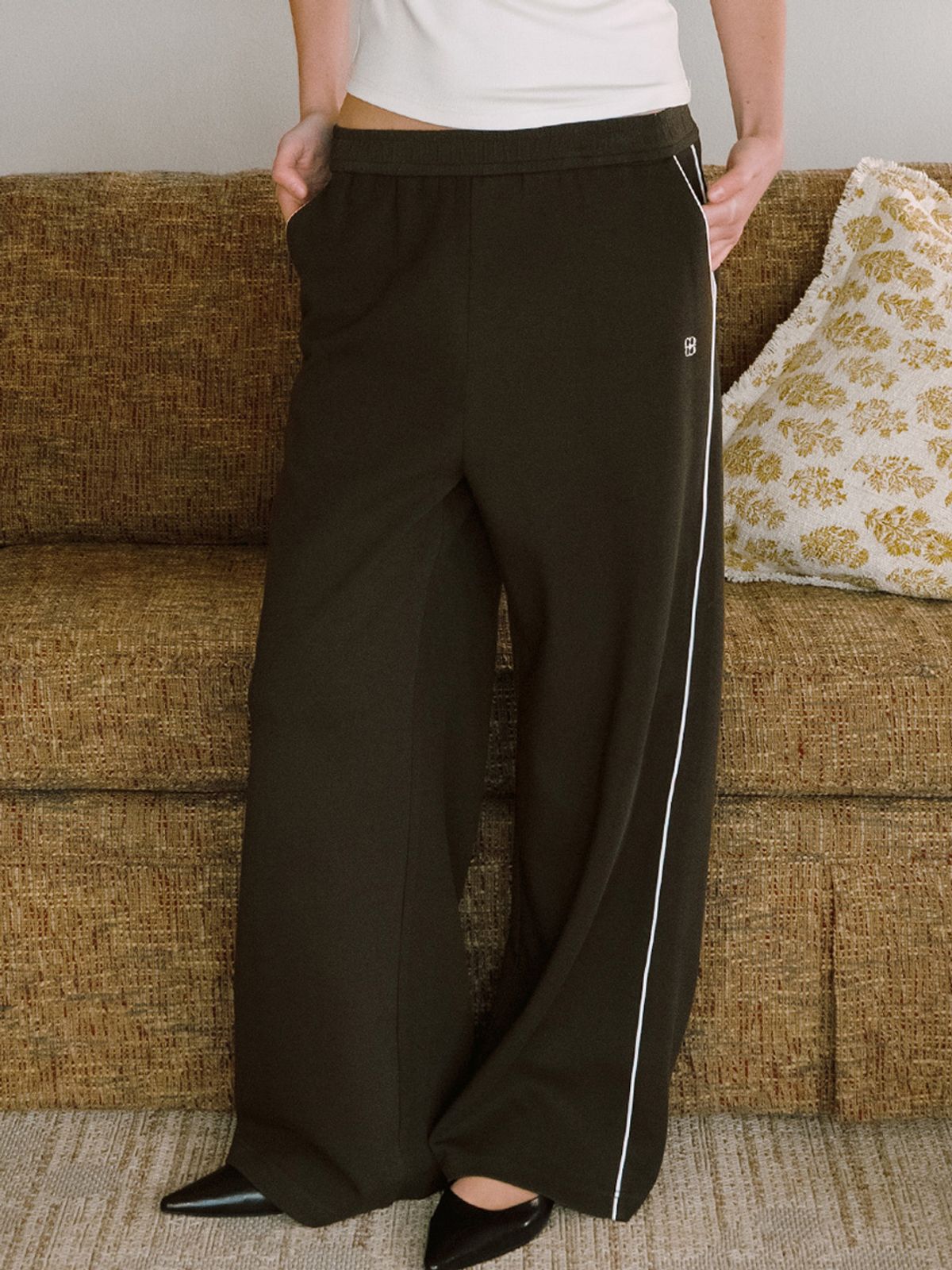 엘씨브이(LCVE) EMBROIDERY WIDE SWEAT PANTS_COCOA