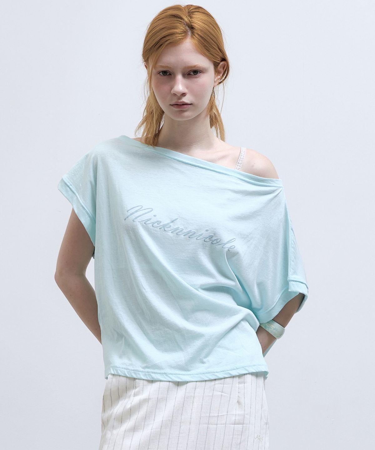 닉앤니콜(NICK&NICOLE) LETTERING OFF SHOULDER TOP_MINT