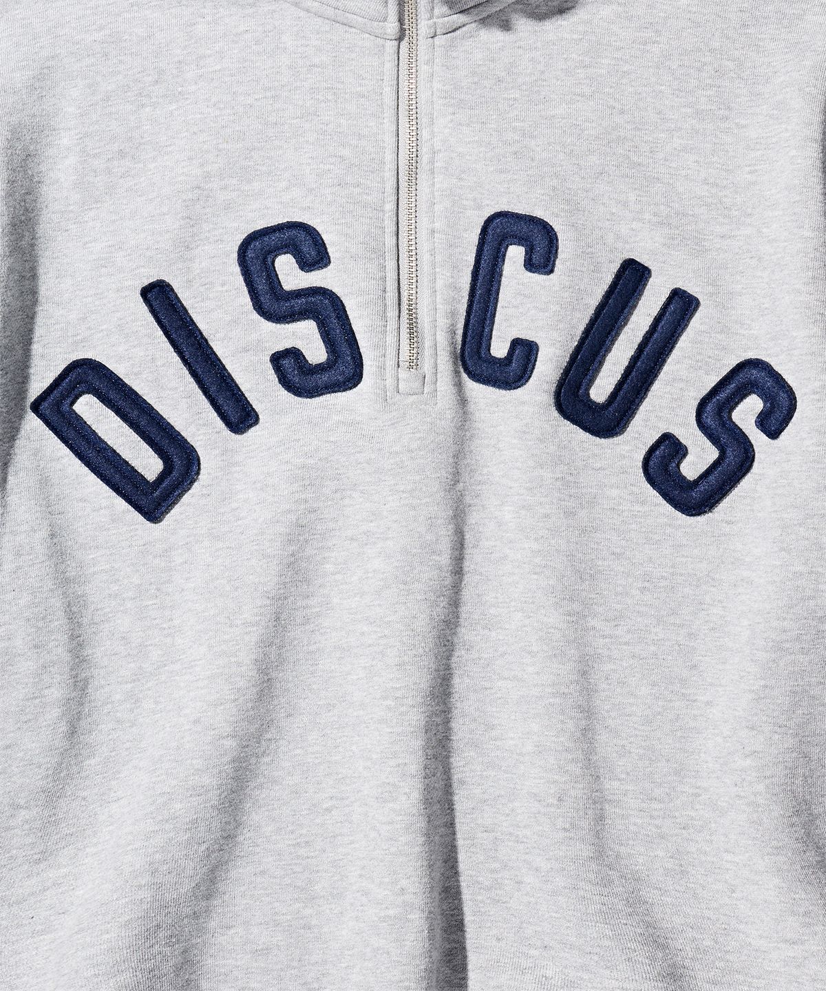디스커스 애슬레틱(DISCUS ATHLETIC) 아치 로고 쿼터집 스웨트 셔츠 멜란지 그레이