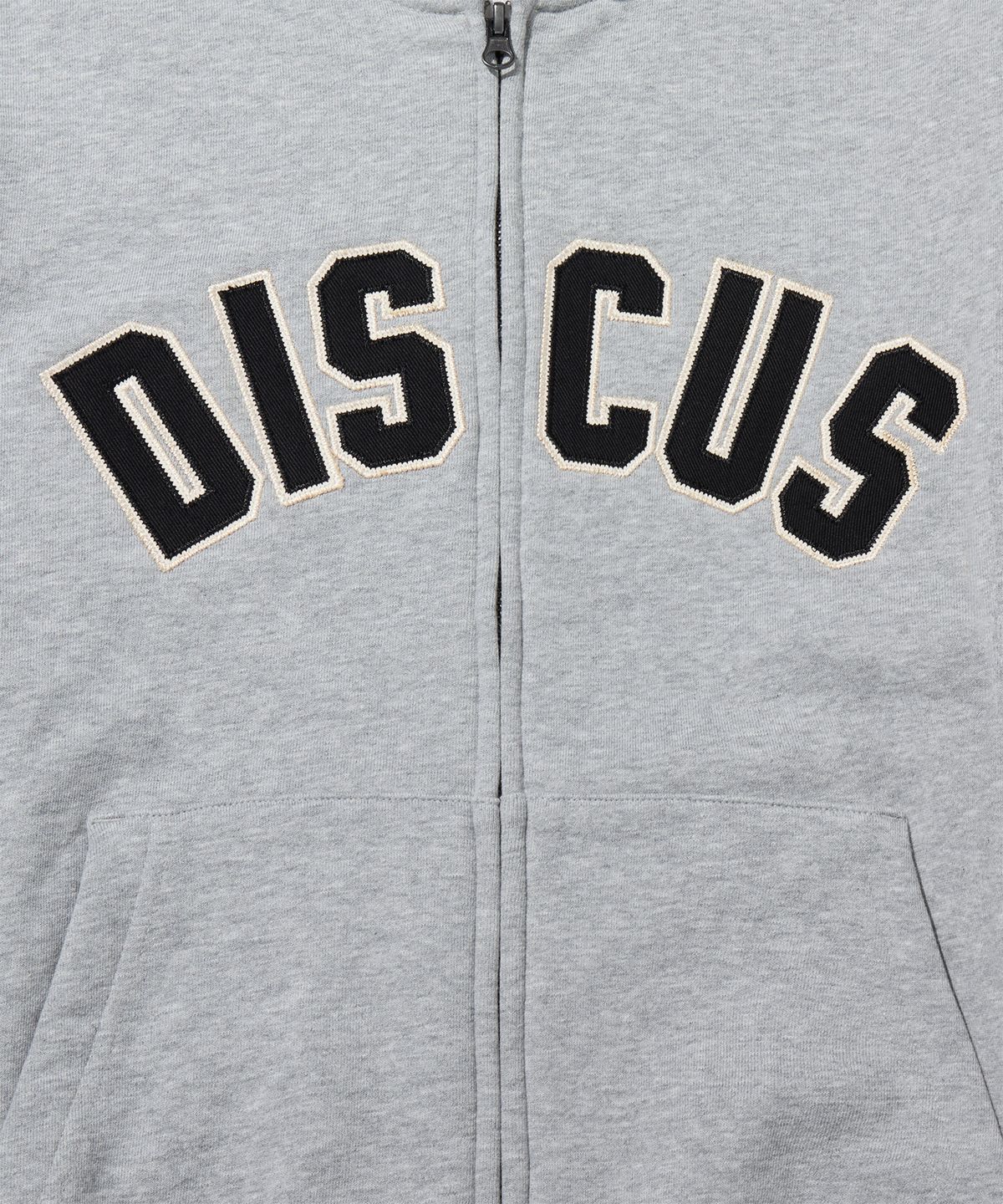 디스커스 애슬레틱(DISCUS ATHLETIC) 아플리케 로고 집업 후디 멜란지 그레이