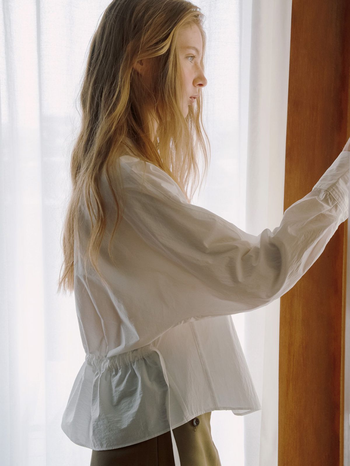 엘씨브이(LCVE) STRING V-NECK BLOUSE_WHITE
