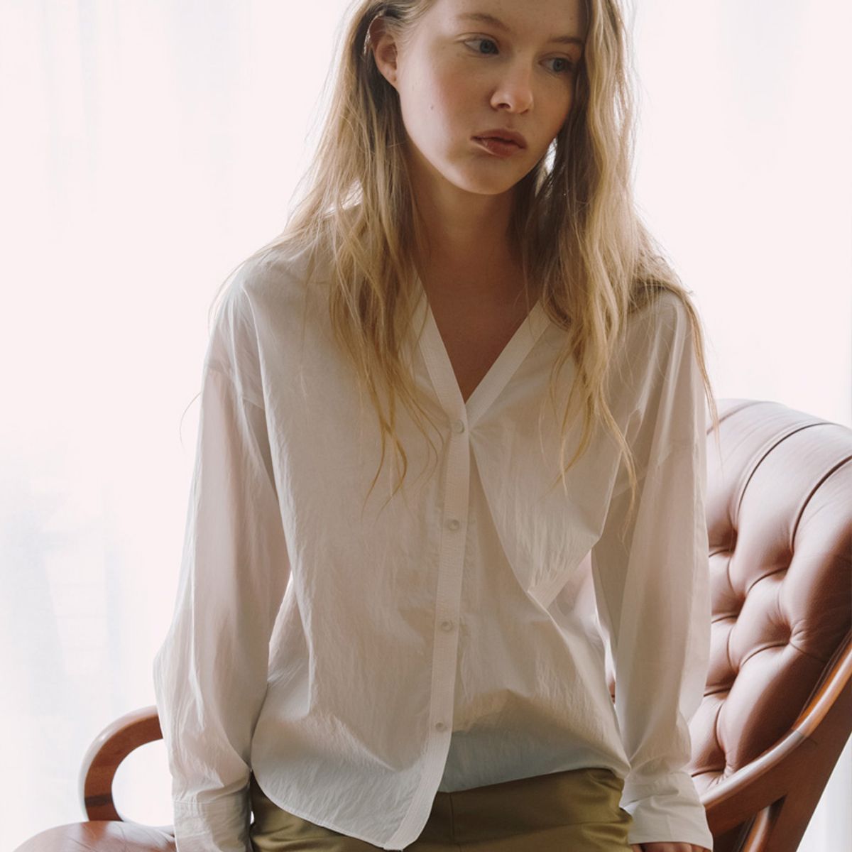 엘씨브이(LCVE) STRING V-NECK BLOUSE_WHITE