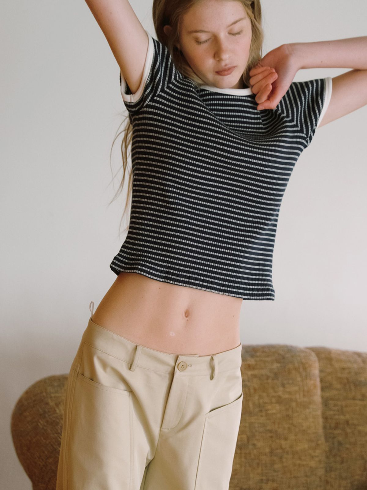 엘씨브이(LCVE) RIBBED ROUND-NECK T-SHIRT [2COLORS]