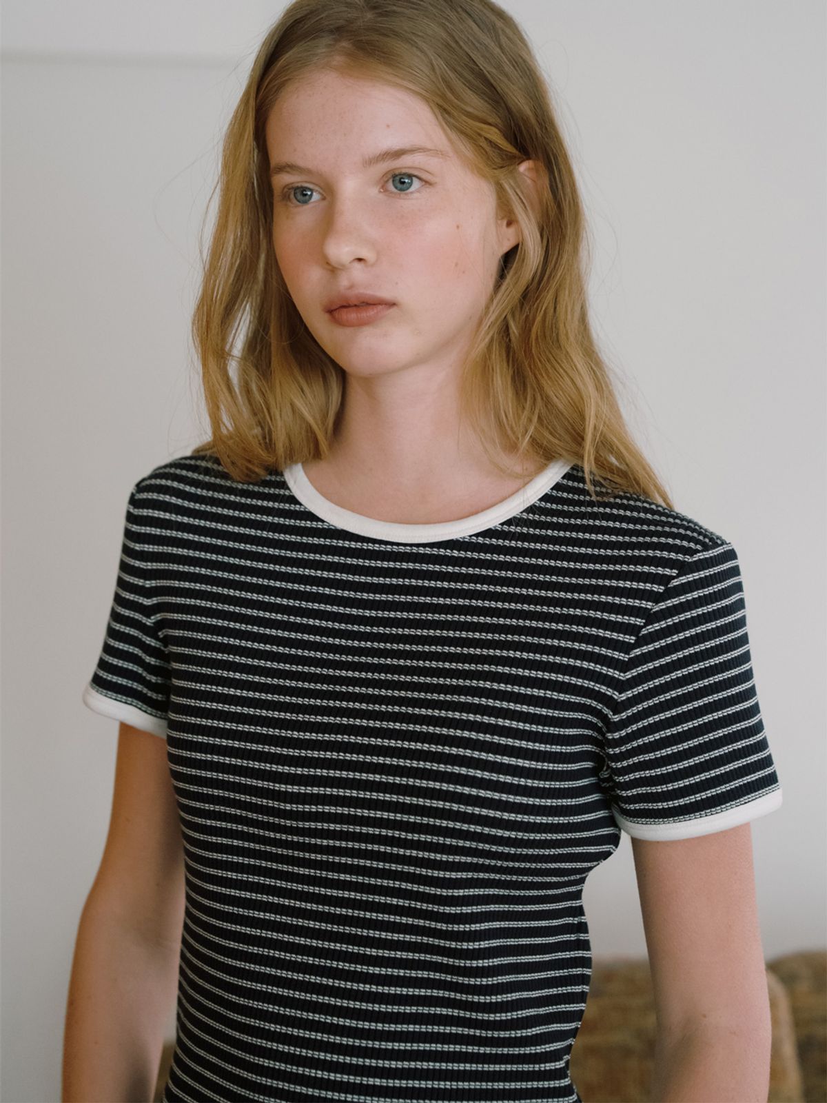 엘씨브이(LCVE) RIBBED ROUND-NECK T-SHIRT [2COLORS]