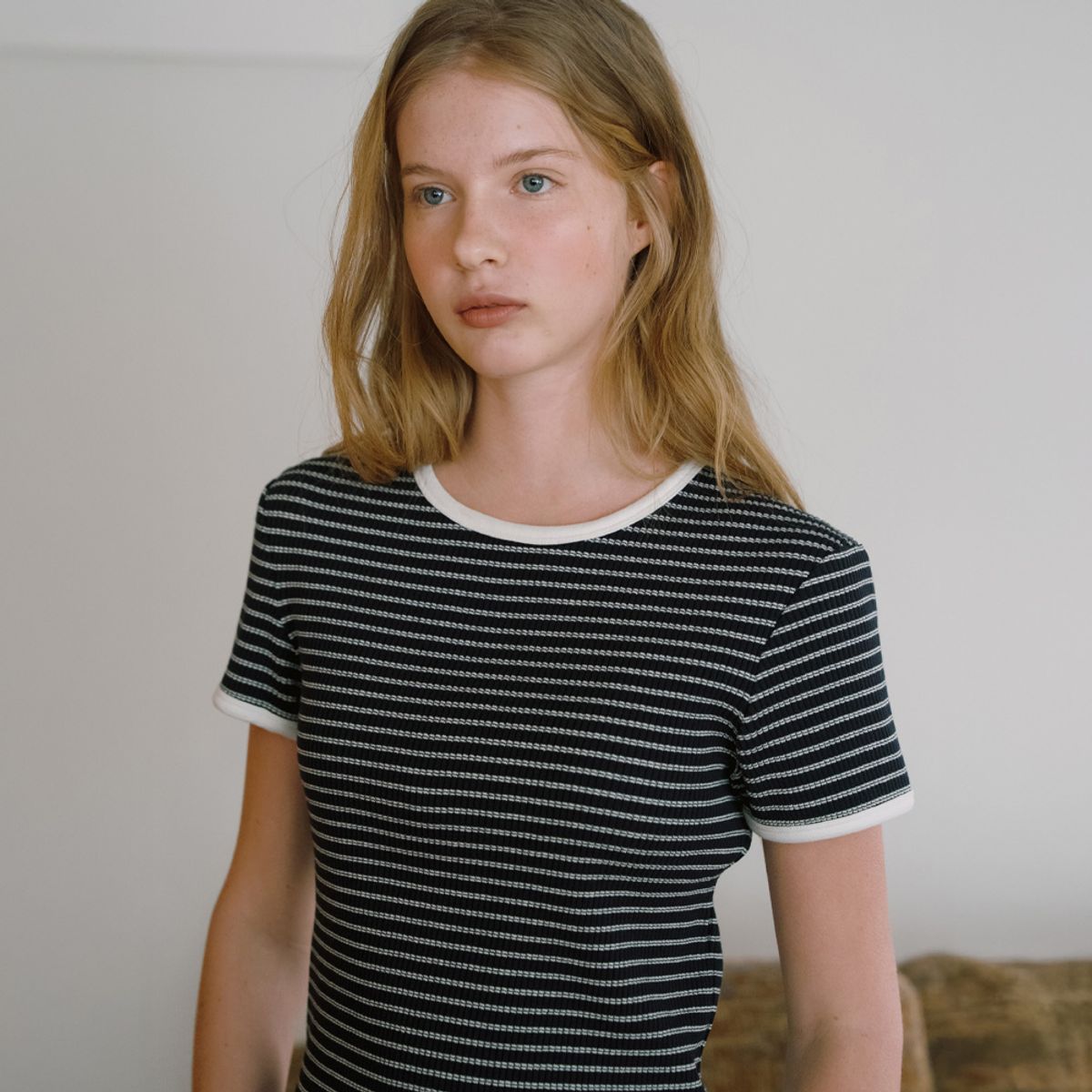 엘씨브이(LCVE) RIBBED ROUND-NECK T-SHIRT [2COLORS]