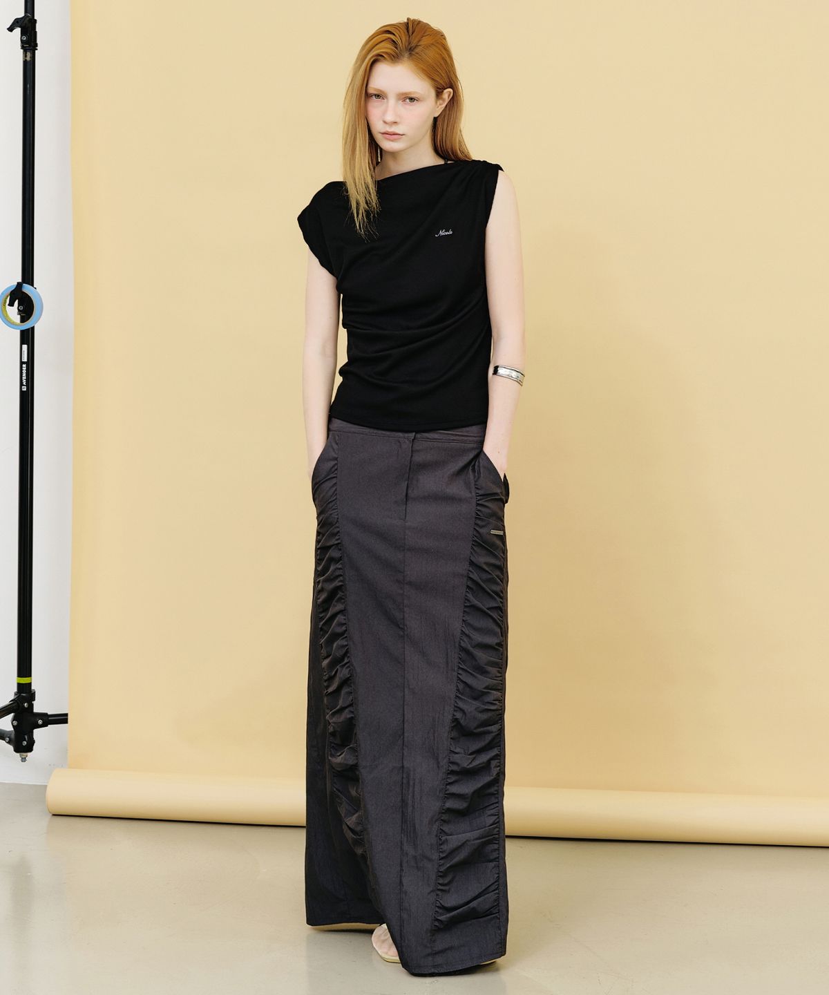 닉앤니콜(NICK&NICOLE) SHIRRING PANEL LONG SKIRT_CHARCOAL