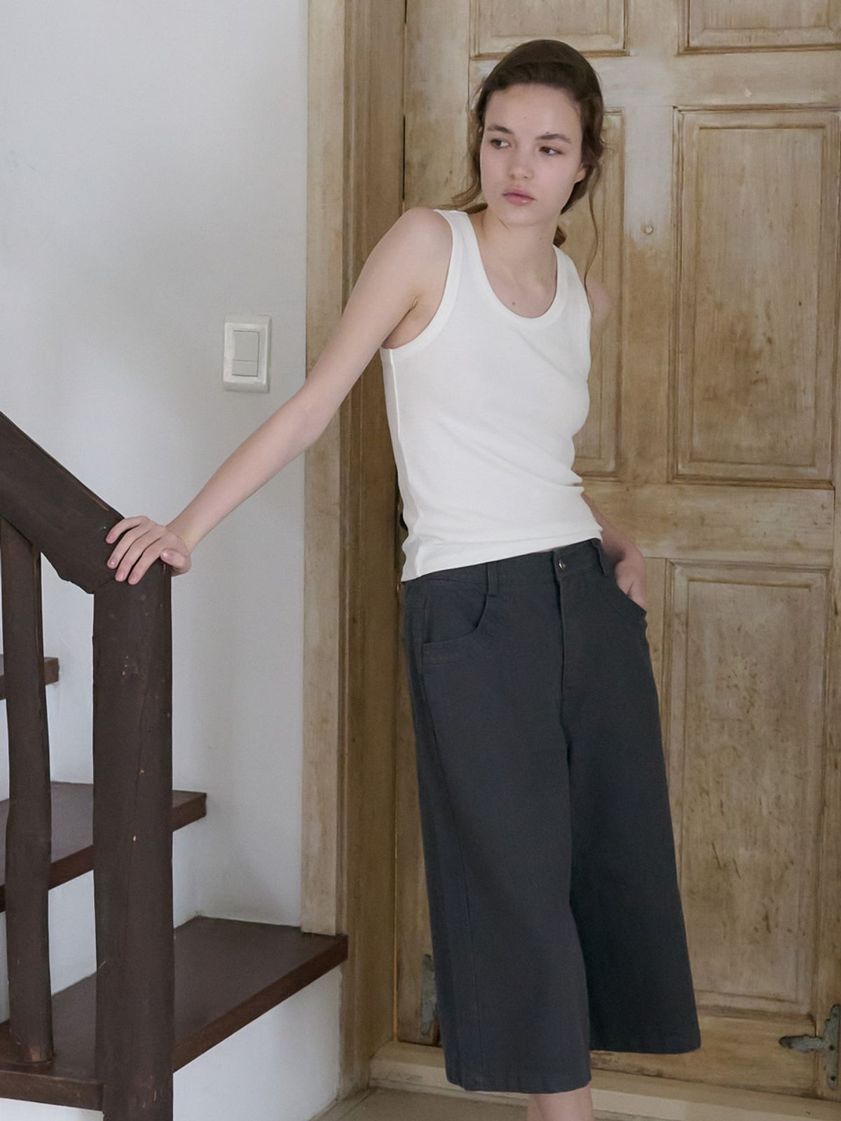 엘씨브이(LCVE) BASIC LOGO SLEEVELESS TOP_WHITE
