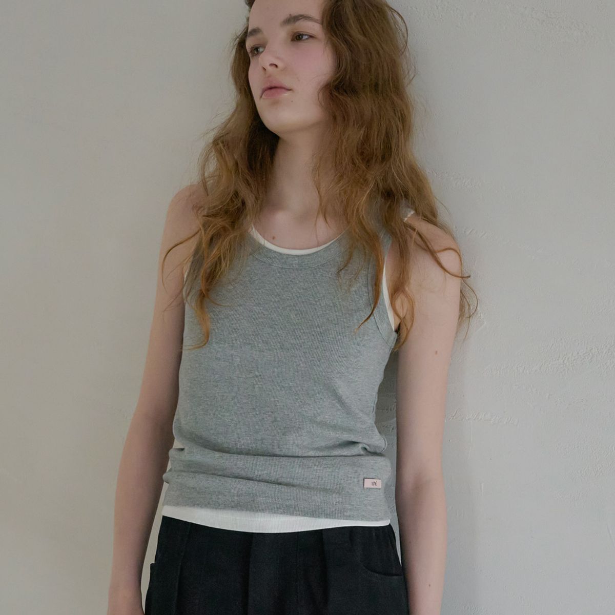 엘씨브이(LCVE) BASIC LOGO SLEEVELESS TOP_GRAY