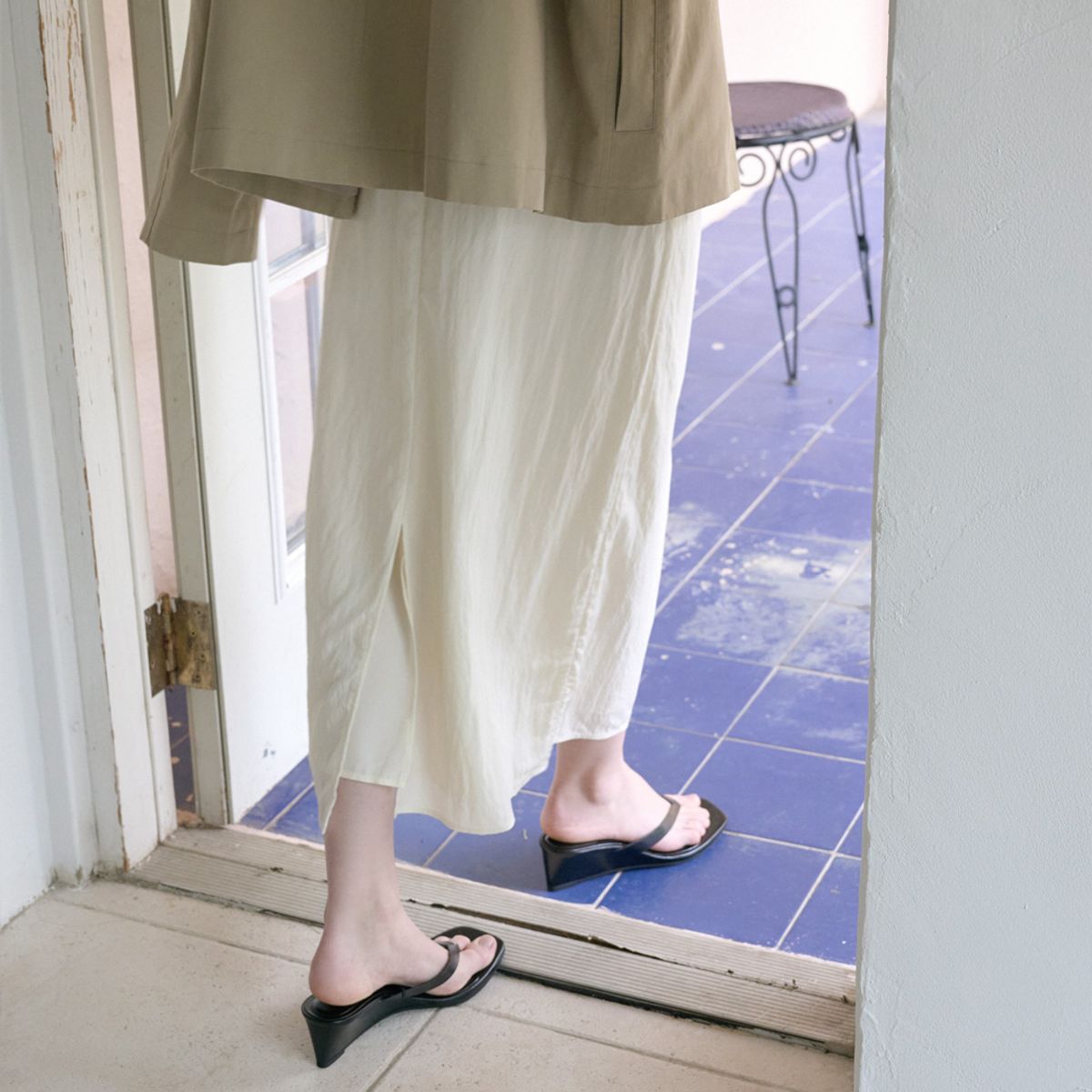 엘씨브이(LCVE) SHIRRED WAIST MIDI SKIRT_IVORY