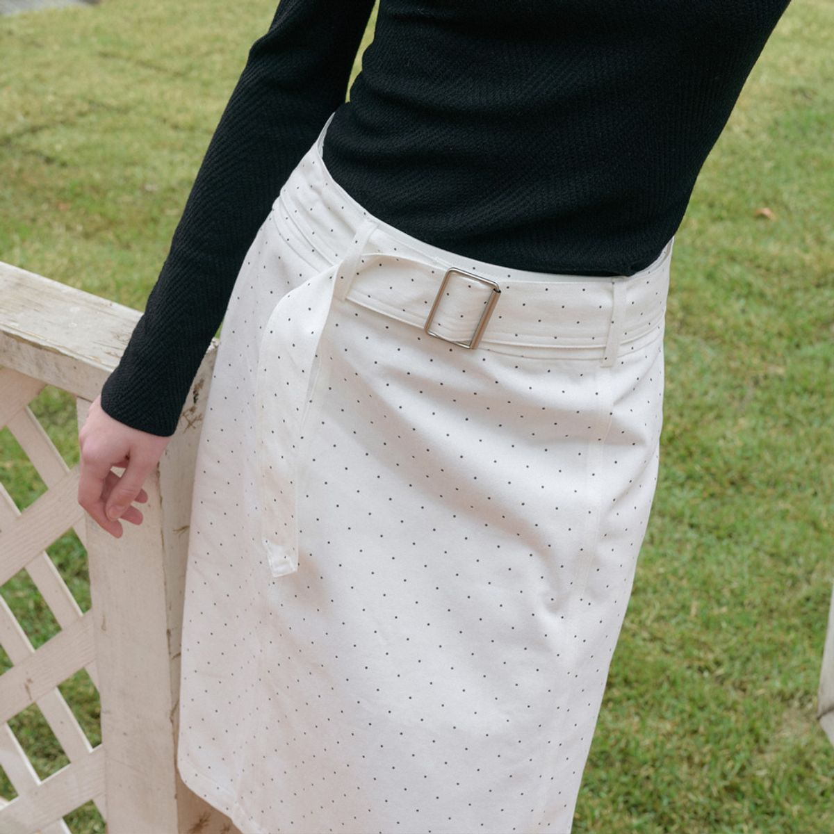 엘씨브이(LCVE) POLKA DOT BELTED SKIRT_WHITE
