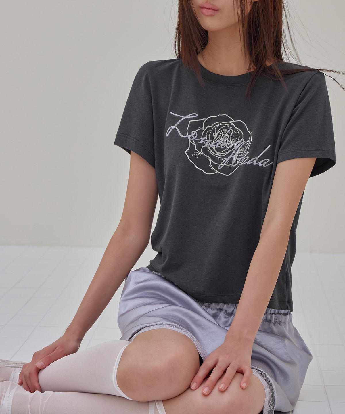 런던다다(LONDONDADA) Rose Modal T-Shirt, CHARCOAL