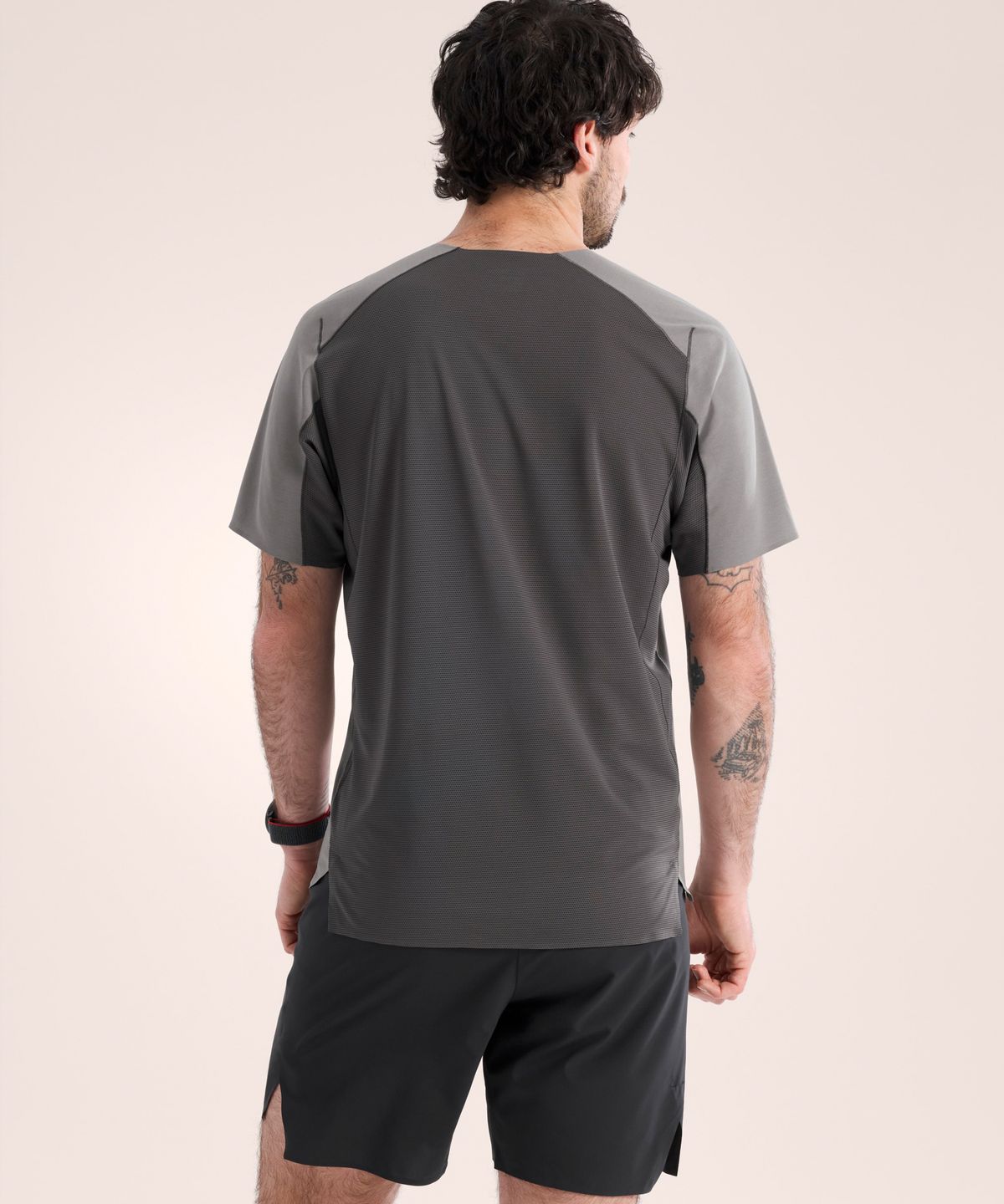 아크테릭스(ARCTERYX) 노반 다운워드 로고 SS 남성 - VOID/CLOUD / ATQSM10340