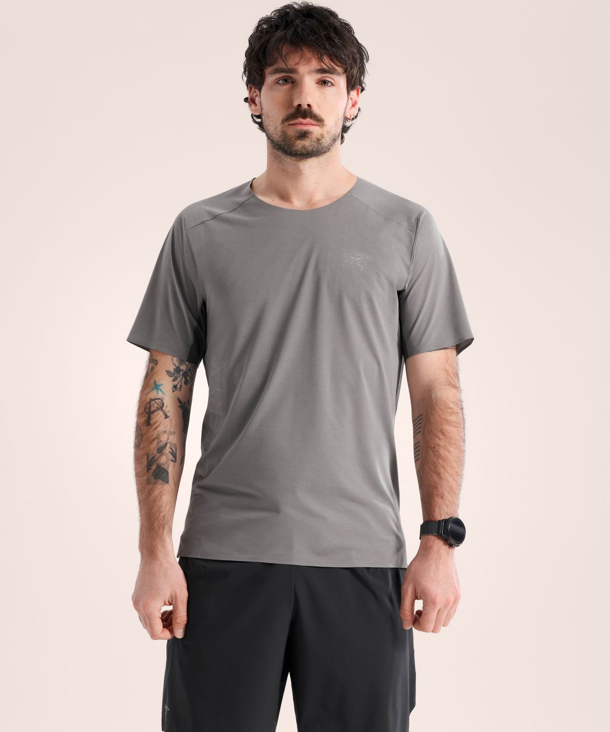 아크테릭스(ARCTERYX) 노반 다운워드 로고 SS 남성 - VOID/CLOUD / ATQSM10340