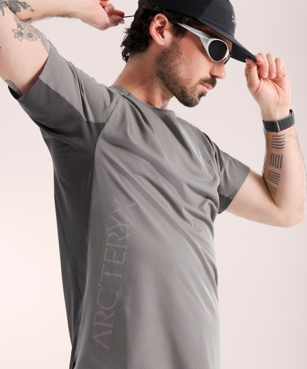 아크테릭스(ARCTERYX) 노반 다운워드 로고 SS 남성 - VOID/CLOUD / ATQSM10340