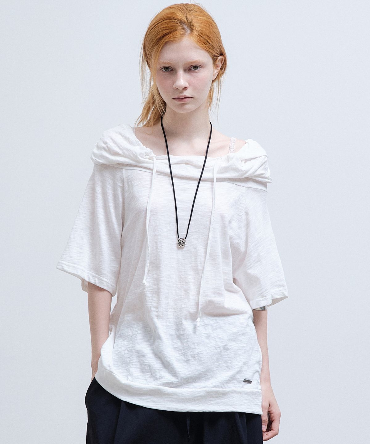 닉앤니콜(NICK&NICOLE) HOOD DRAPE STRING TOP_IVORY