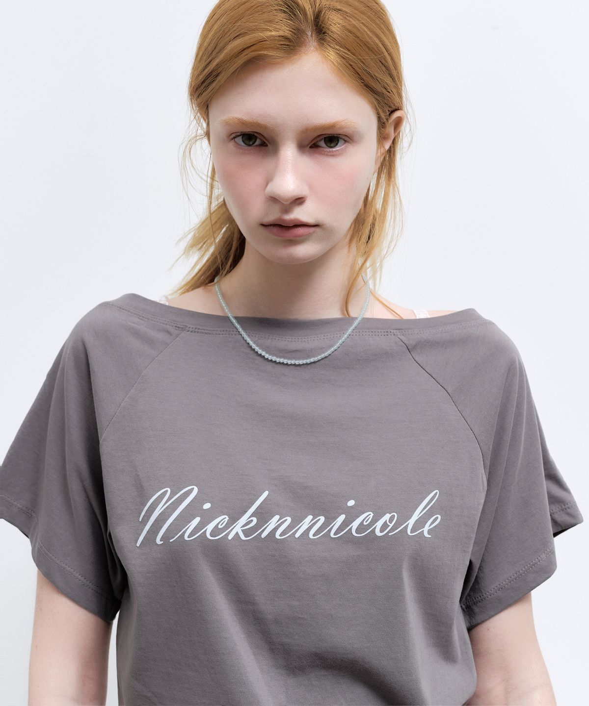 닉앤니콜(NICK&NICOLE) RAGLAN LETTERING TOP_CHARCOAL