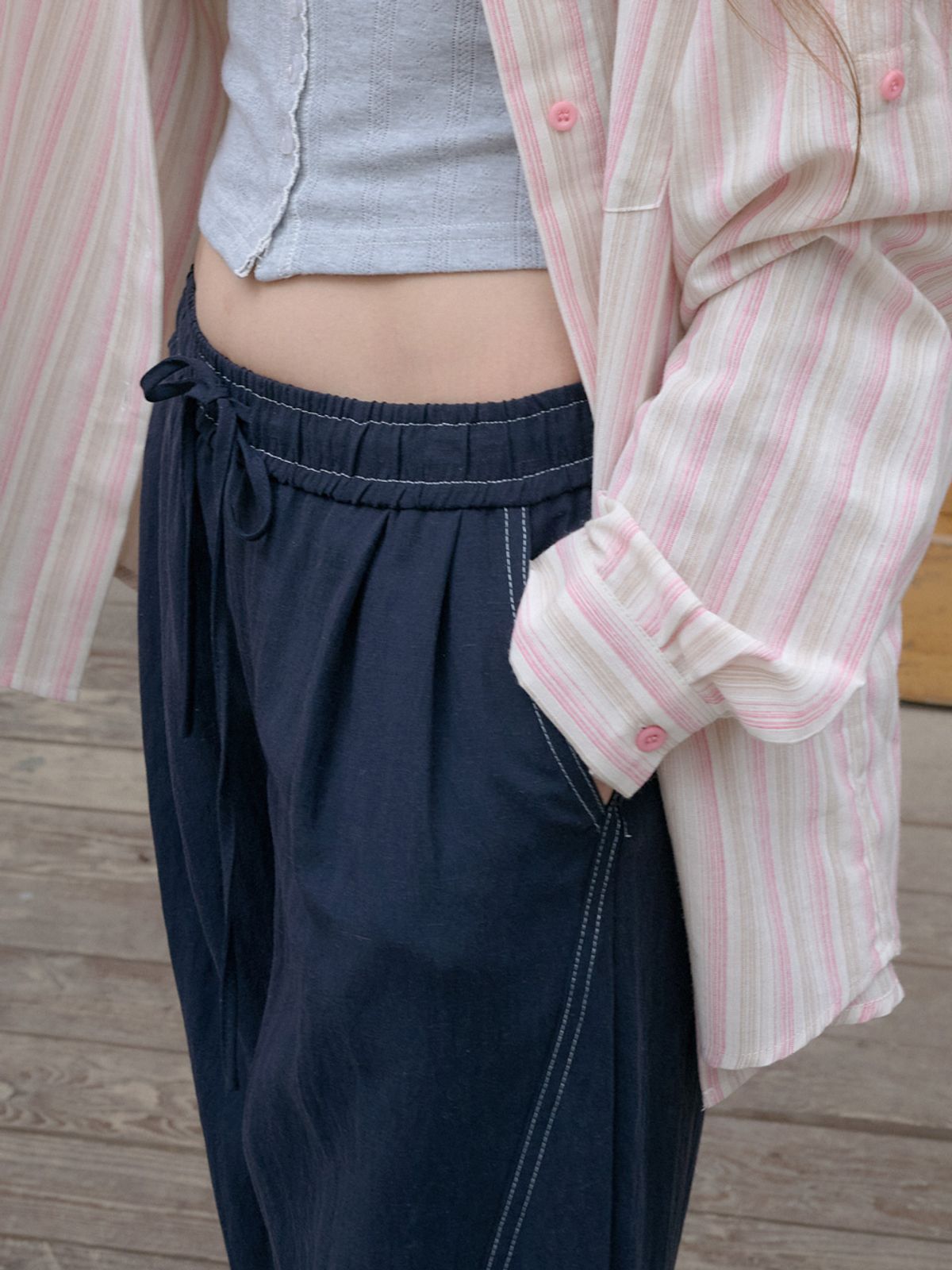 엘씨브이(LCVE) CURVED STITCH WIDE-FIT PANTS_NAVY