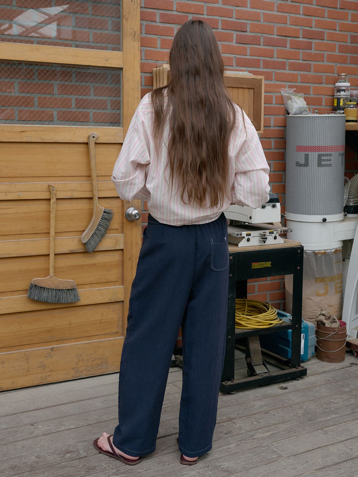 엘씨브이(LCVE) CURVED STITCH WIDE-FIT PANTS_NAVY