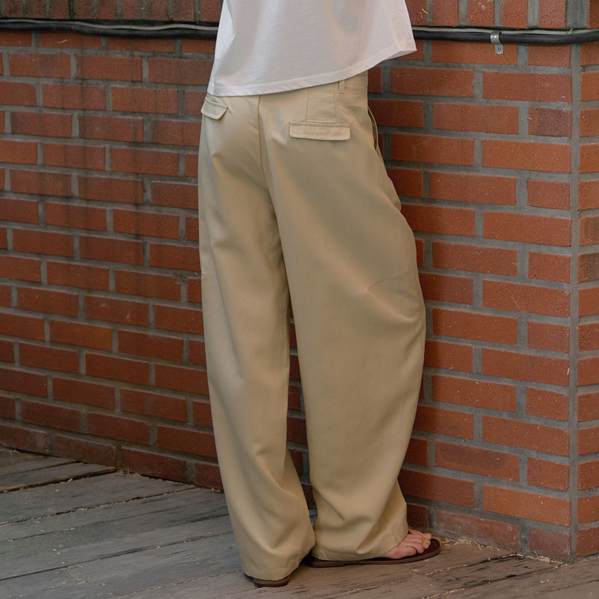 엘씨브이(LCVE) TWO-TUCK BELTED WIDE PANTS_BEIGE