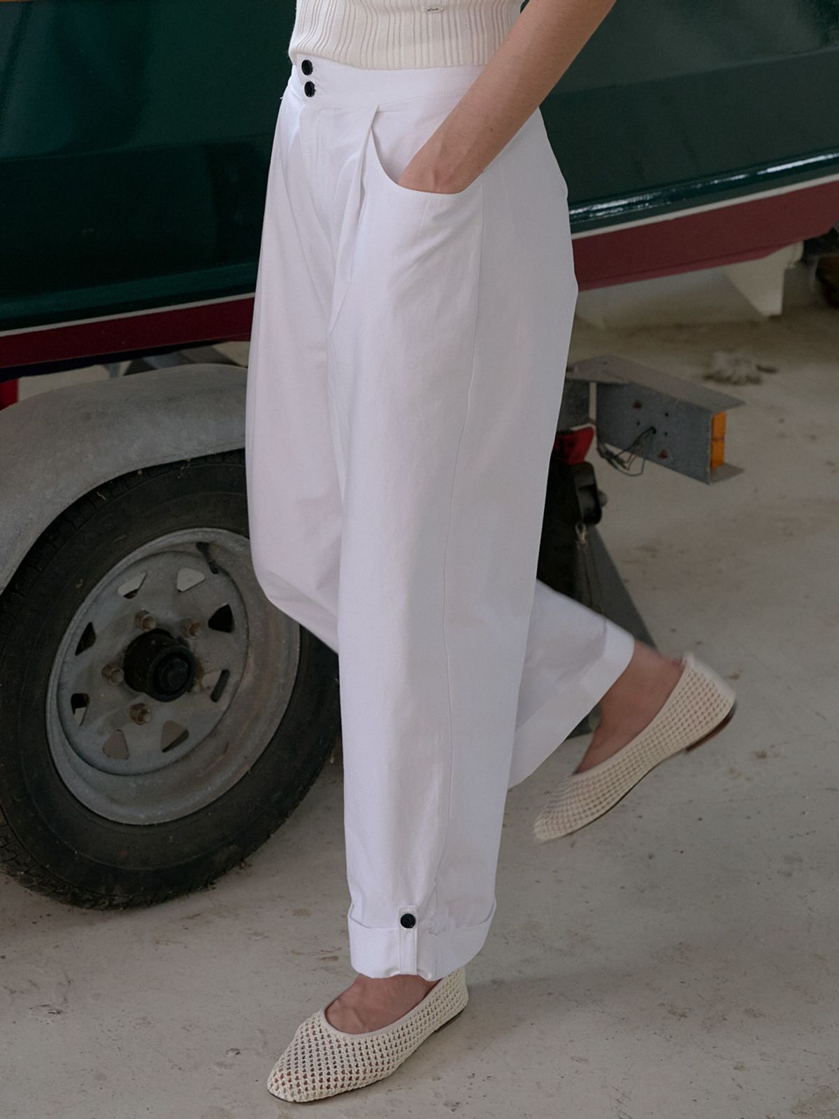 엘씨브이(LCVE) ROLL-UP BUTTON PANTS_WHITE
