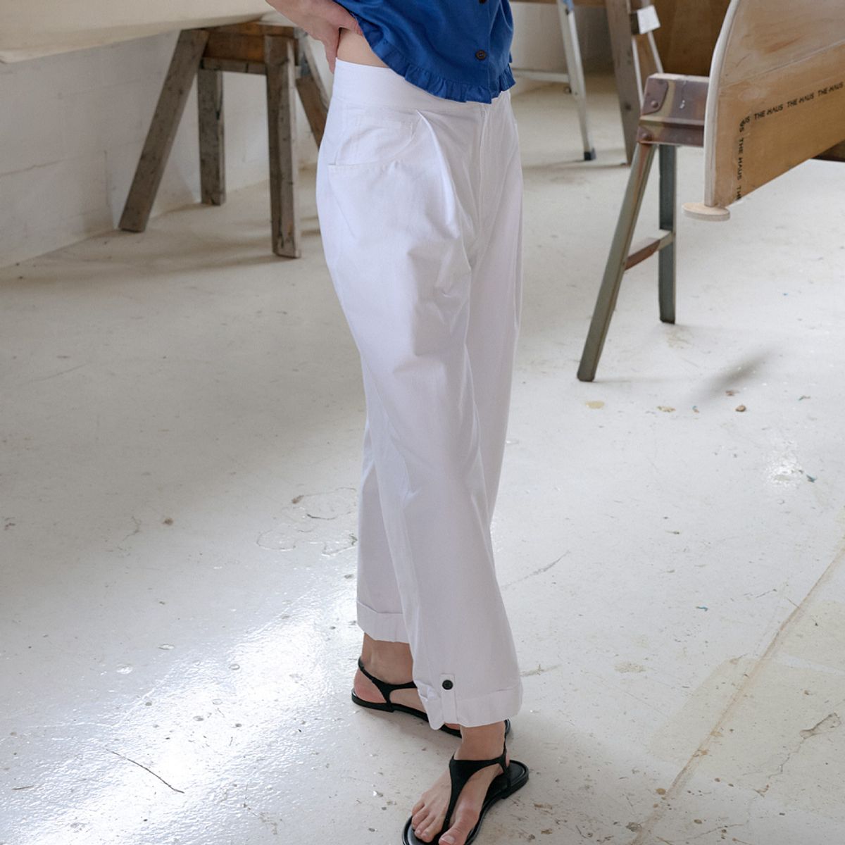 엘씨브이(LCVE) ROLL-UP BUTTON PANTS_WHITE