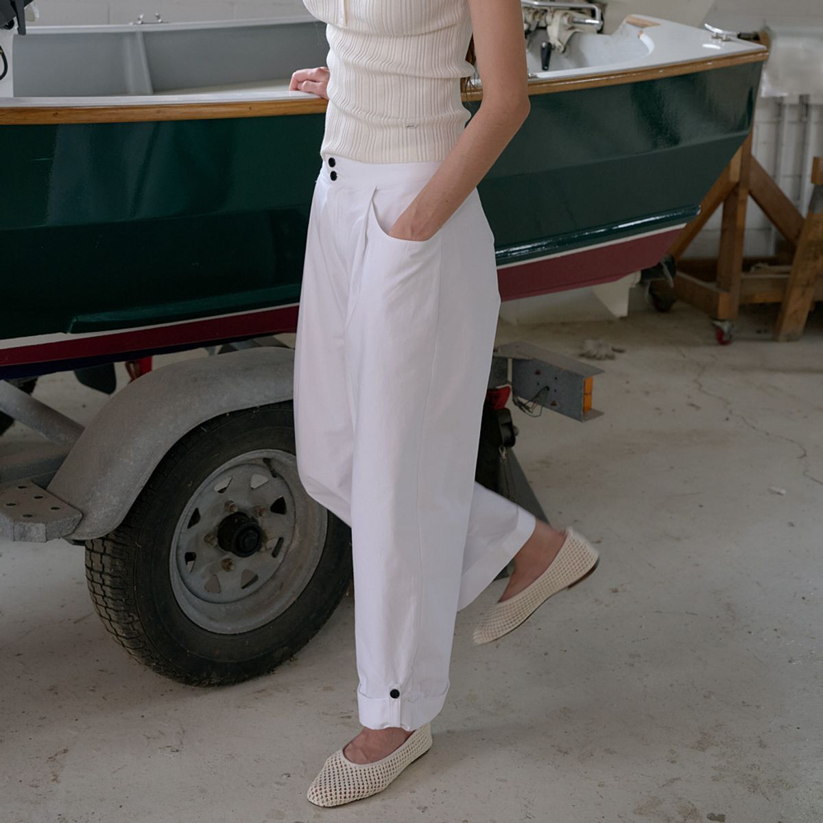 엘씨브이(LCVE) ROLL-UP BUTTON PANTS_WHITE