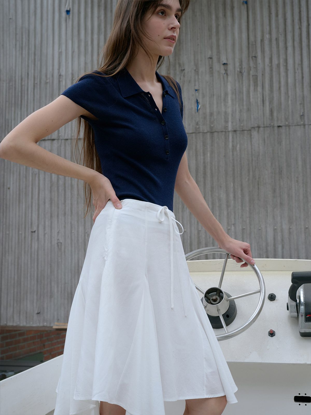 엘씨브이(LCVE) ASYMMETRIC FLARE SKIRT_WHITE