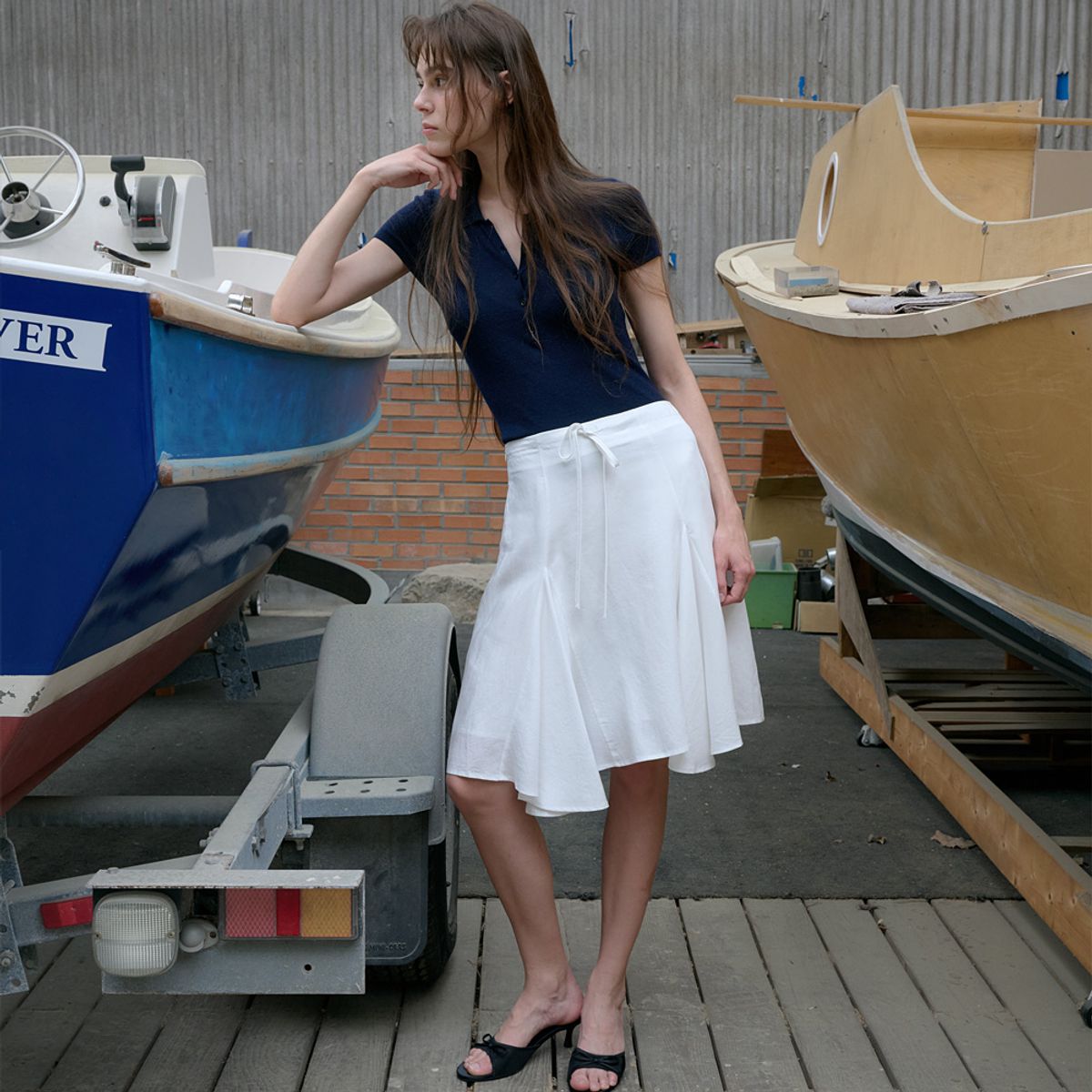 엘씨브이(LCVE) ASYMMETRIC FLARE SKIRT_WHITE