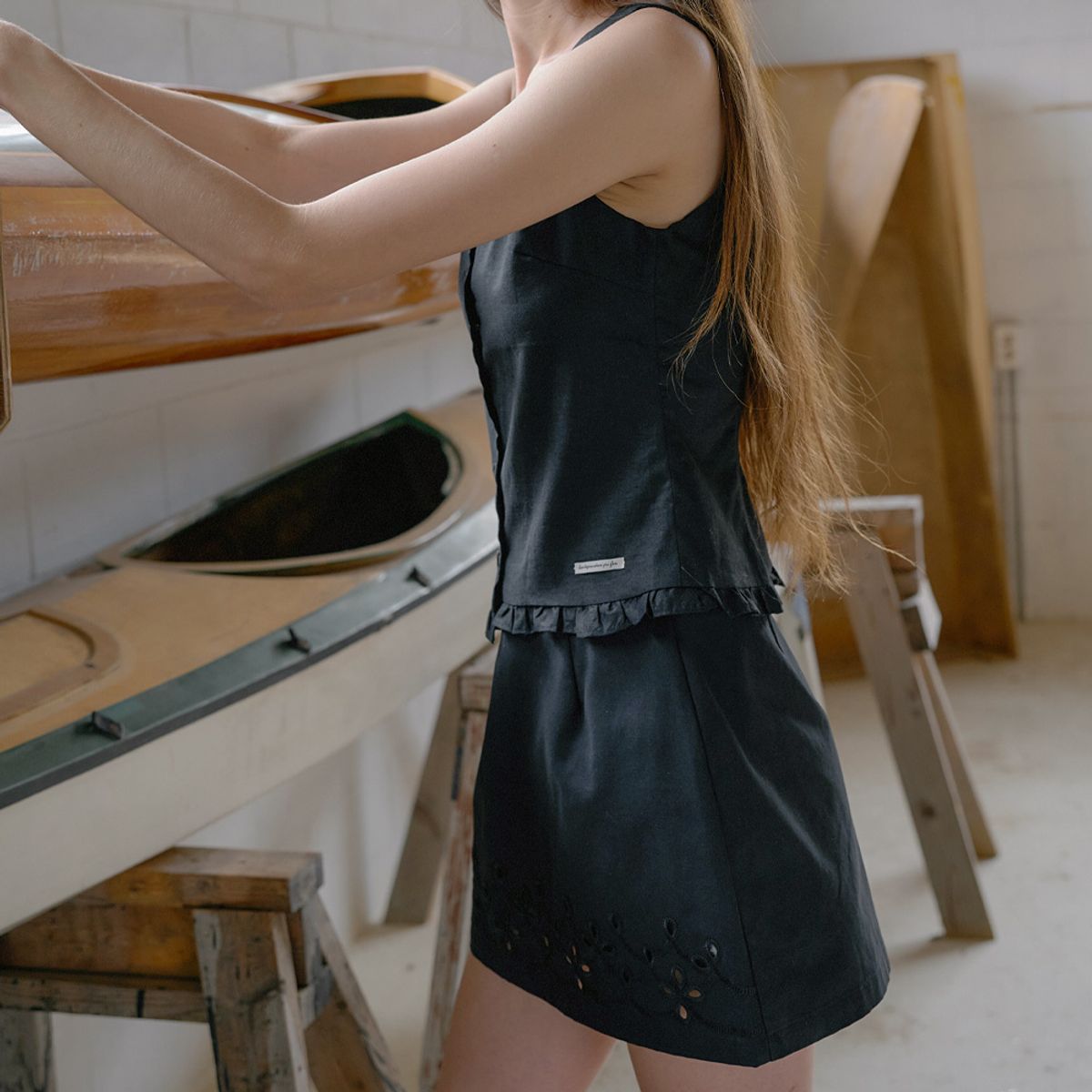 엘씨브이(LCVE) PUNCHING LACE MINI SKIRT_BLACK