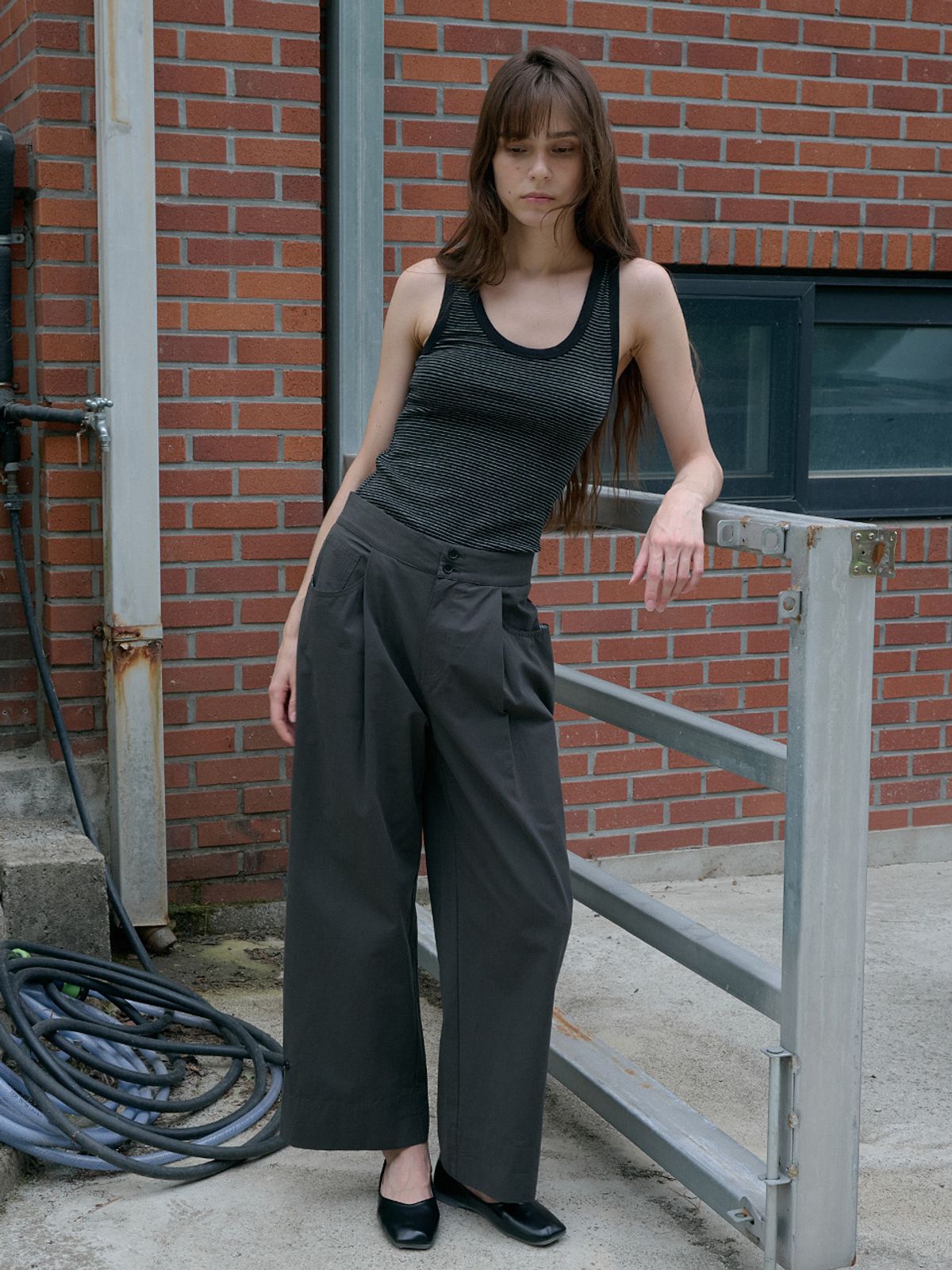 엘씨브이(LCVE) STRIPE U-NECK SLEEVELESS TOP_BLACK