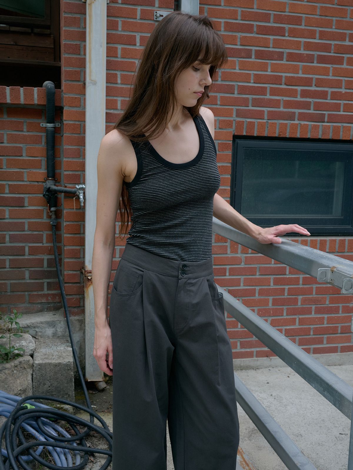 엘씨브이(LCVE) STRIPE U-NECK SLEEVELESS TOP_BLACK
