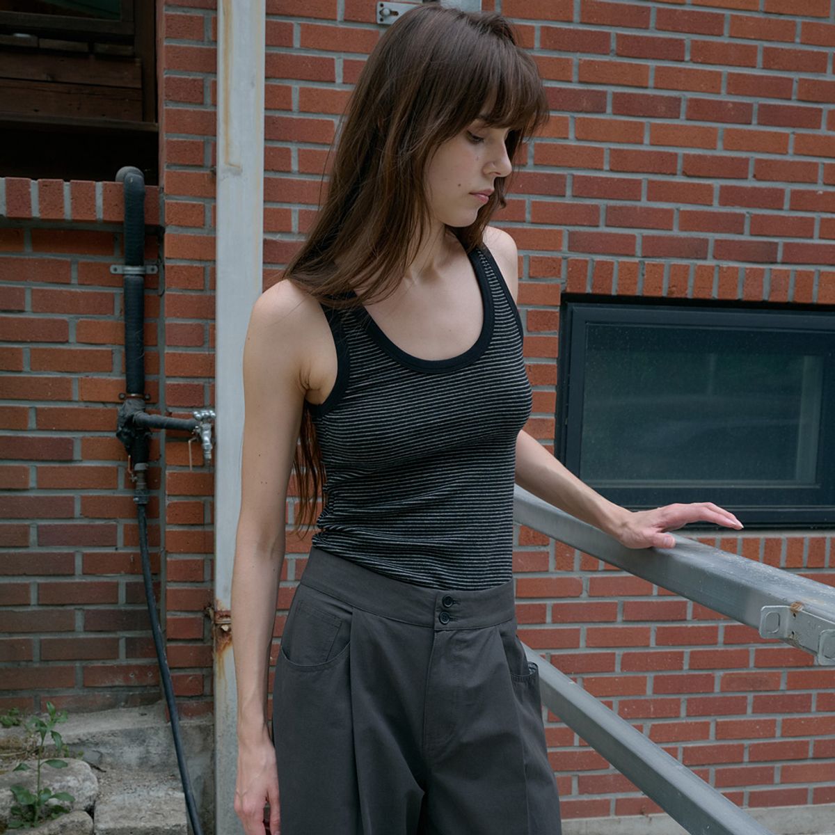 엘씨브이(LCVE) STRIPE U-NECK SLEEVELESS TOP_BLACK