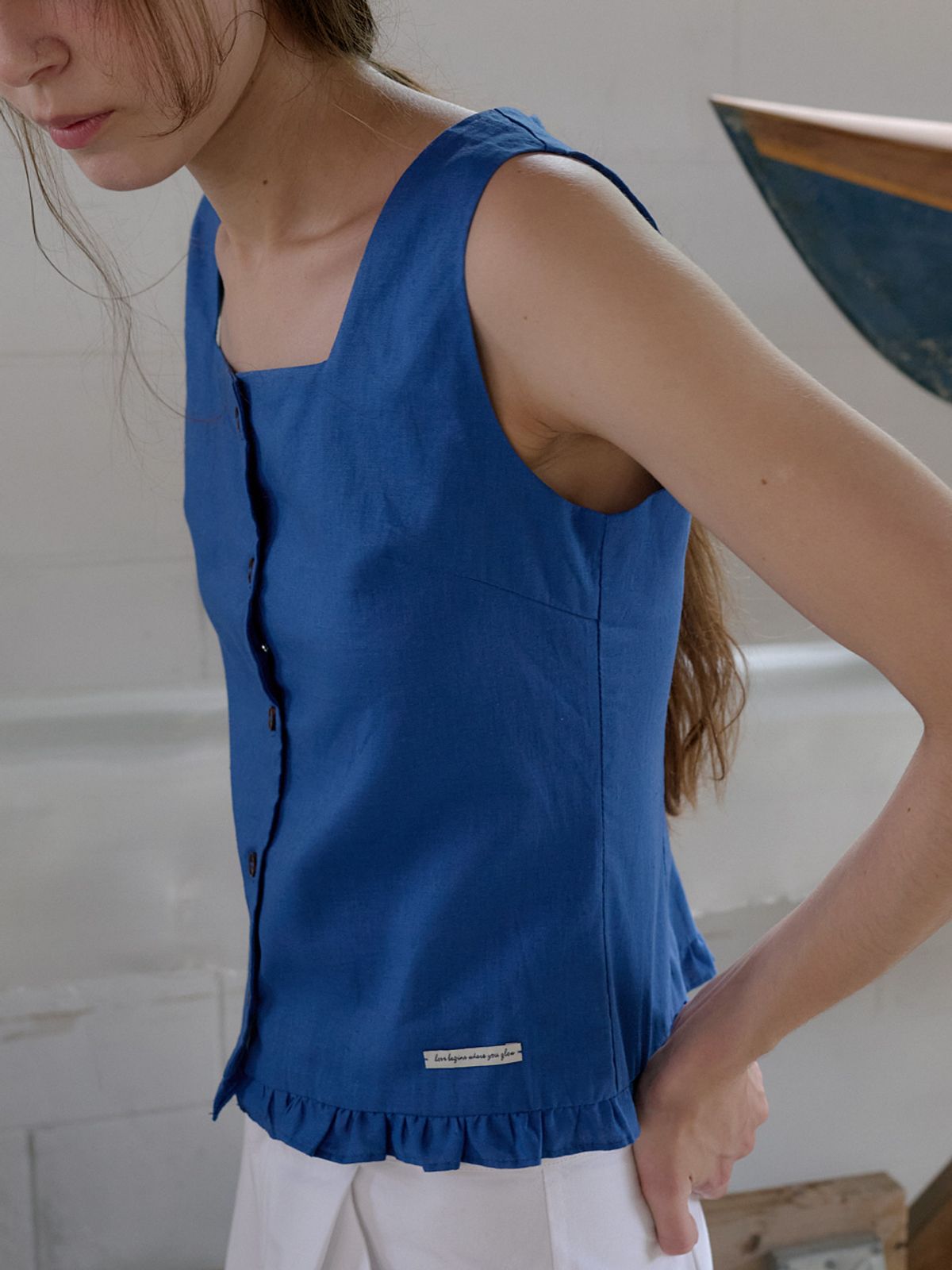 엘씨브이(LCVE) FRILL SLEEVELESS BLOUSE_COBALT BLUE