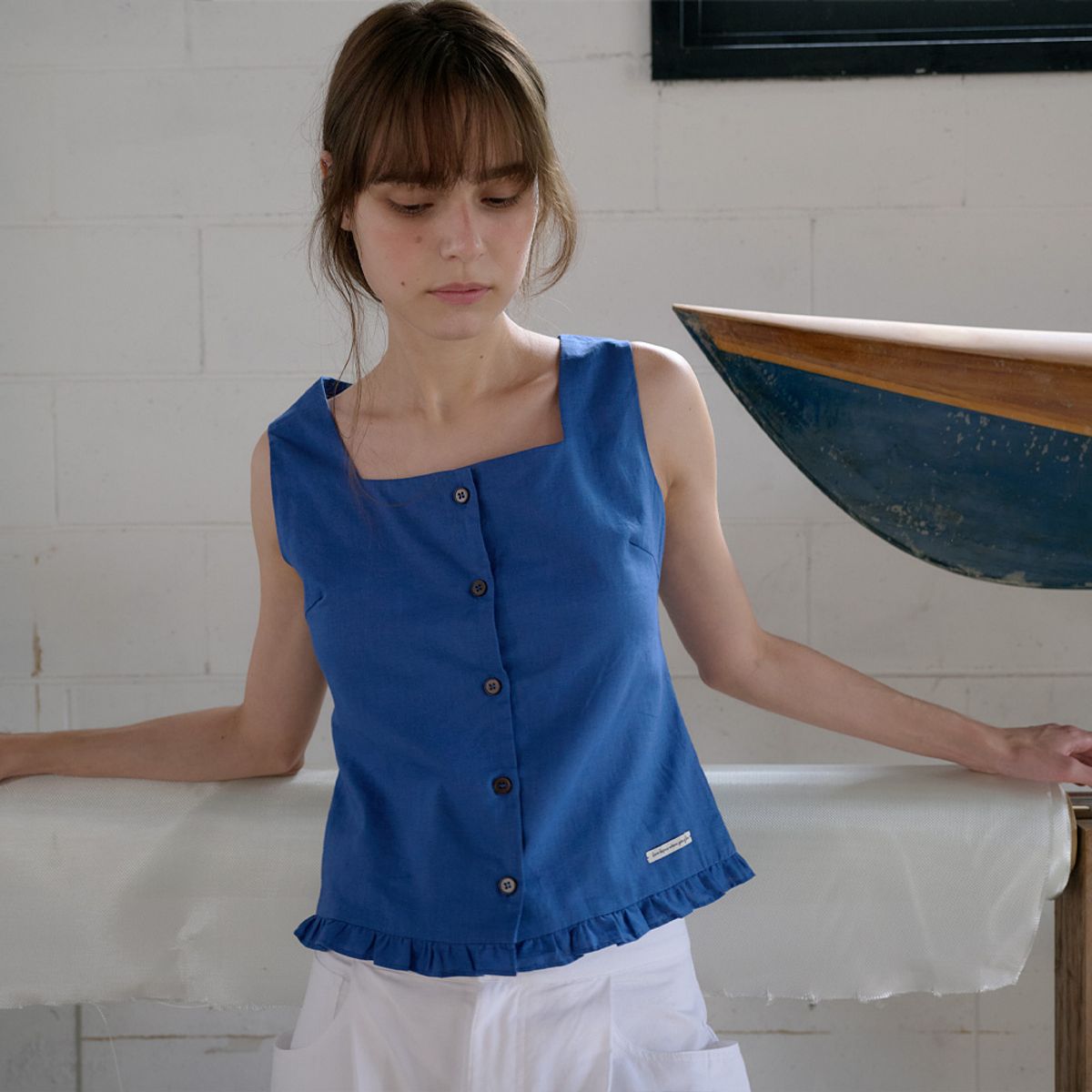 엘씨브이(LCVE) FRILL SLEEVELESS BLOUSE_COBALT BLUE