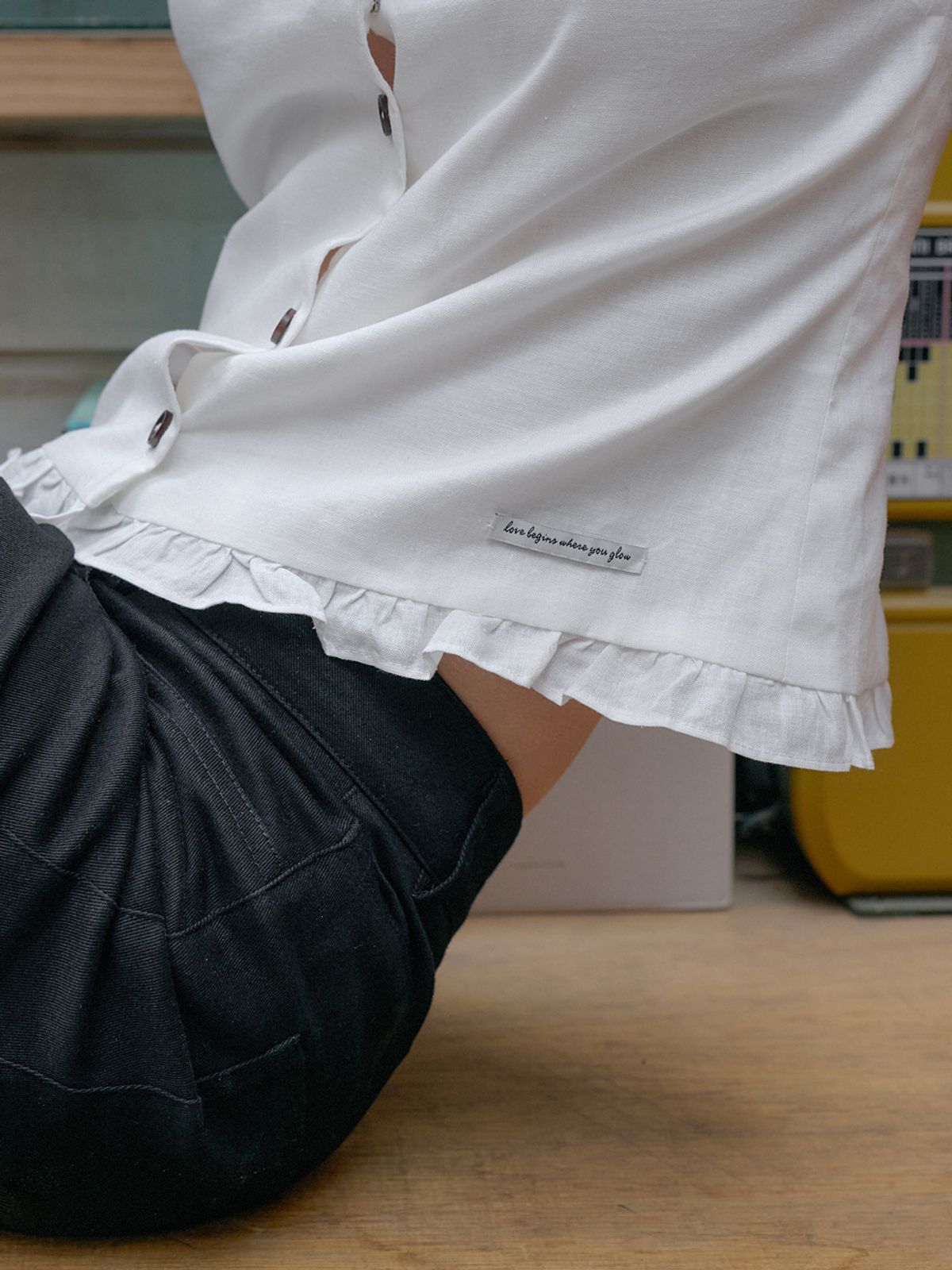 엘씨브이(LCVE) FRILL SLEEVELESS BLOUSE_WHITE