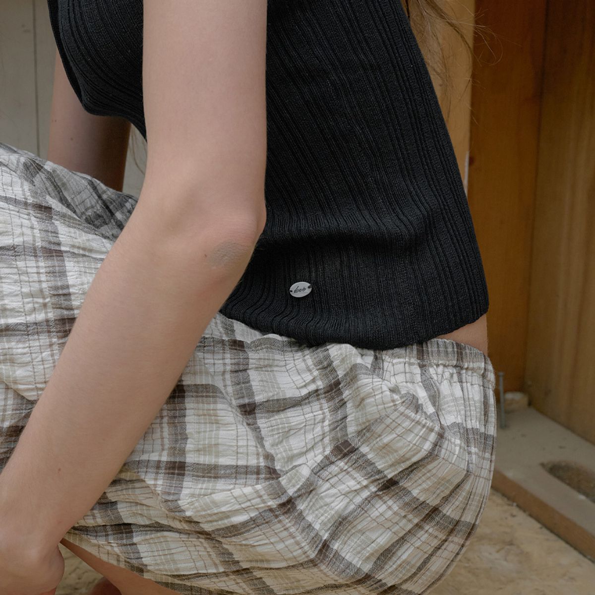 엘씨브이(LCVE) TENCEL V-NECK BUTTON KNIT_BLACK
