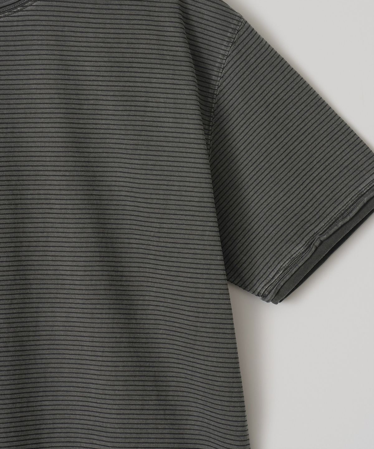 어나더 오피스(ANOTHER OFFICE) Dyed Raw-edge Stripe Tee (Charcoal)
