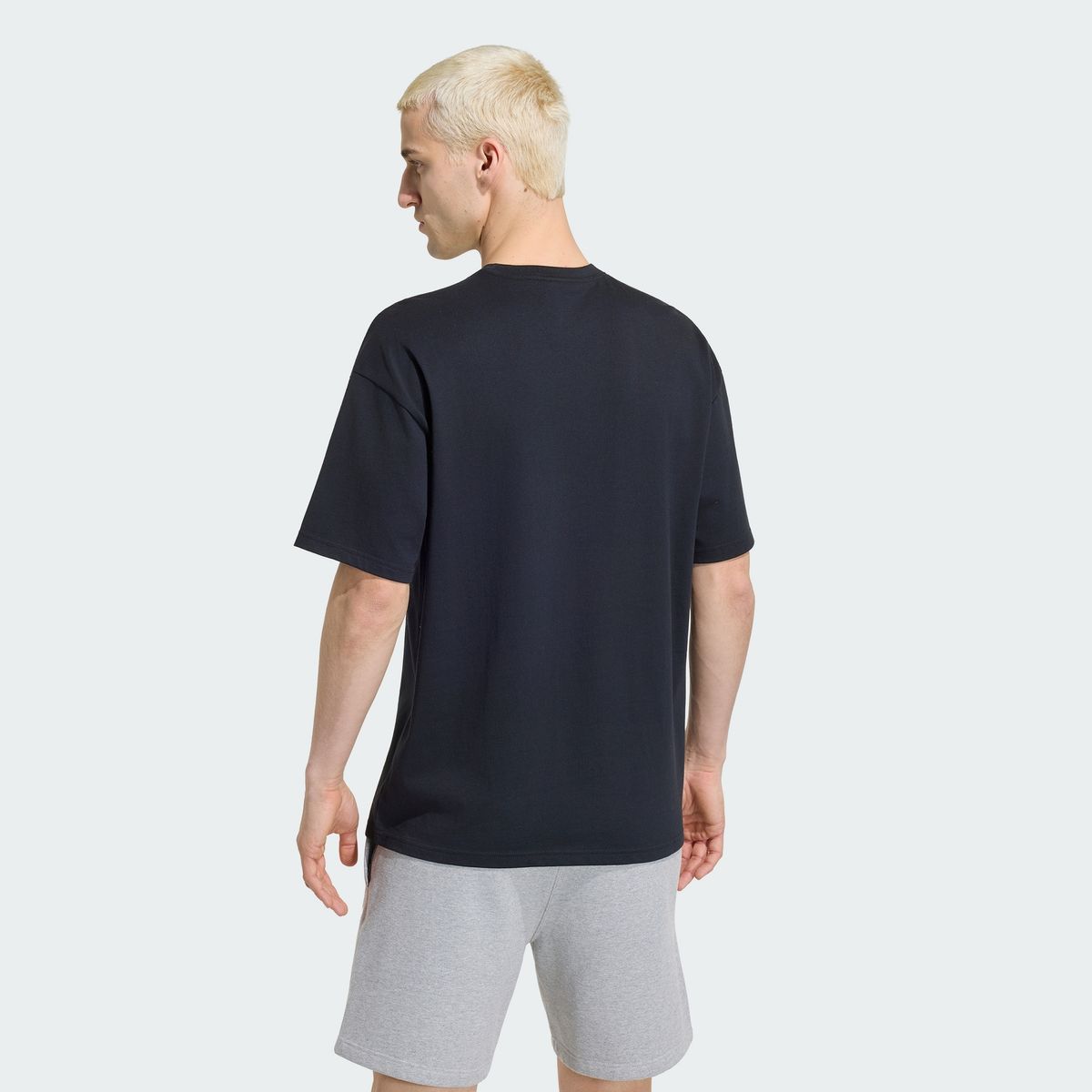 아디다스(ADIDAS) 트레포일 에센셜 루즈 드롭 숄더 티 KQ8578